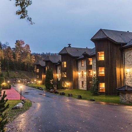 Hotel Et Centre De Villegiature Lac Carling Grenville-Sur-La-Rouge Exterior foto